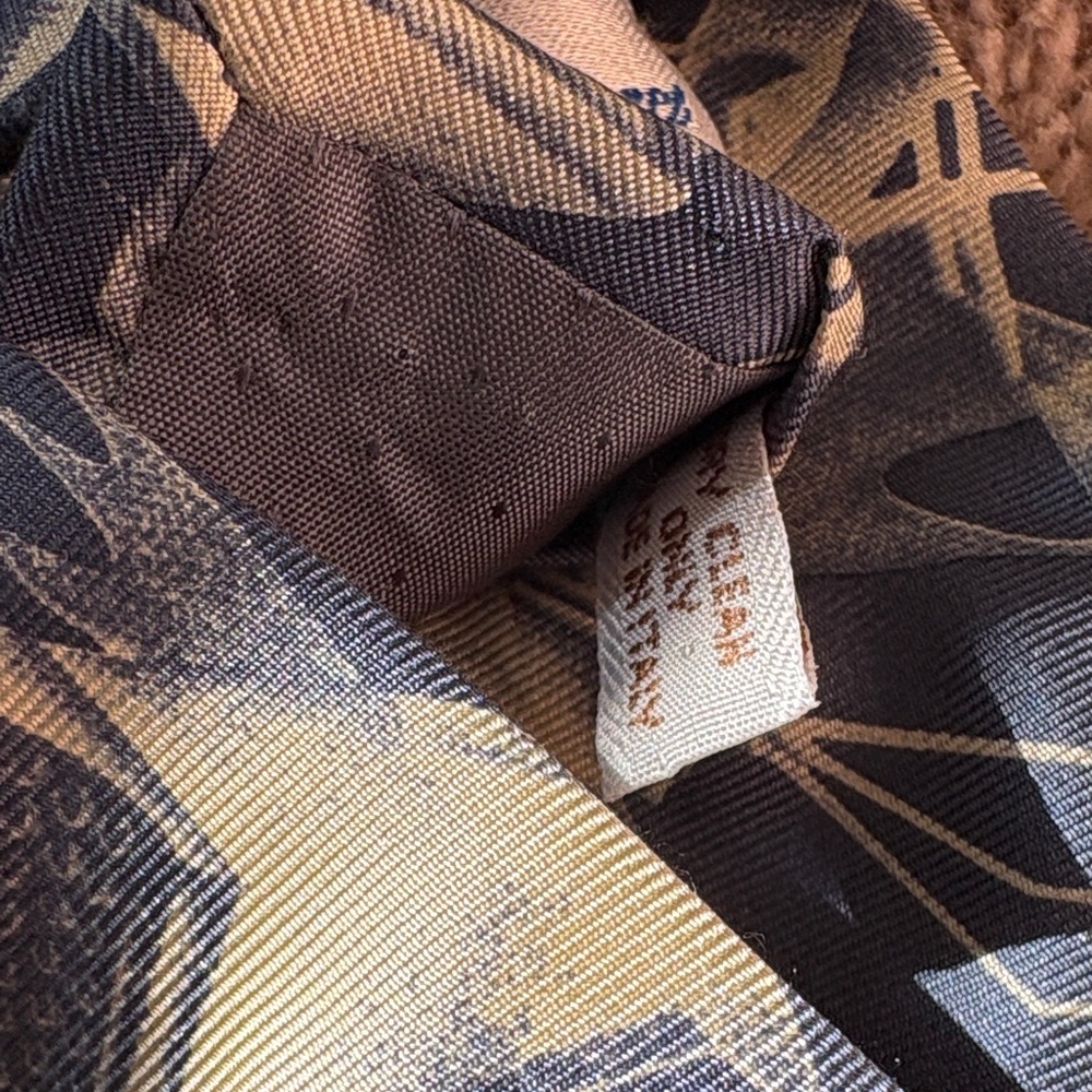 Paramount Pictures Silk Elegant Patterned Navy and Beige Tie Made in Italy - Picture 7 of 7